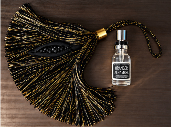 Pompon parfumé Oranger Alhambra décoratif & rechargeable – Autour du Parfum – Fabrication française