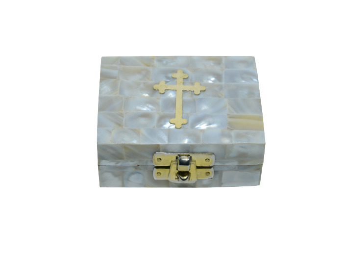 Boîte à Chapelets rectangle revêtement nacre CROIX 9x6.5xHt4cm