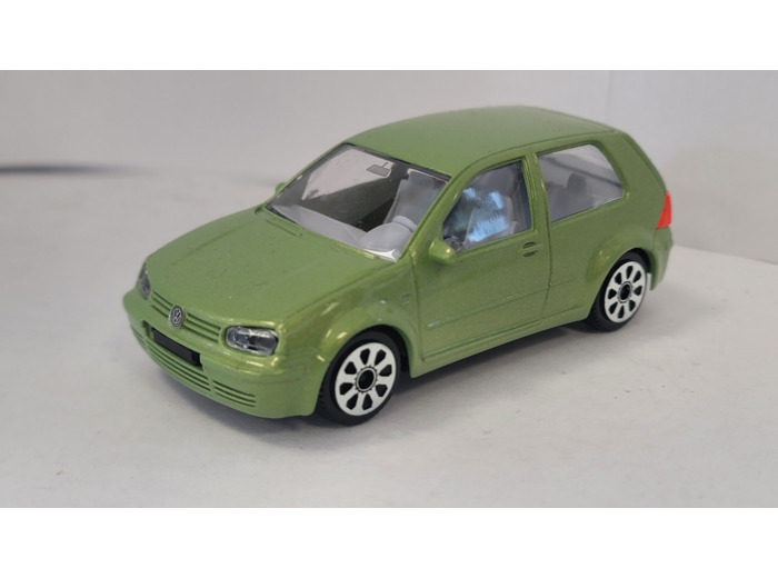 VOLKSWAGEN GOLF 1998 VERTE BURAGO 1/43 SANS BOITE