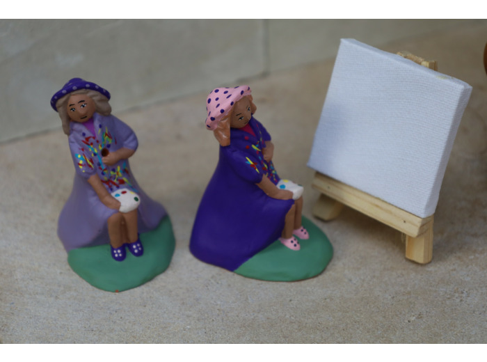 l'artiste peintre assise et son chevalet