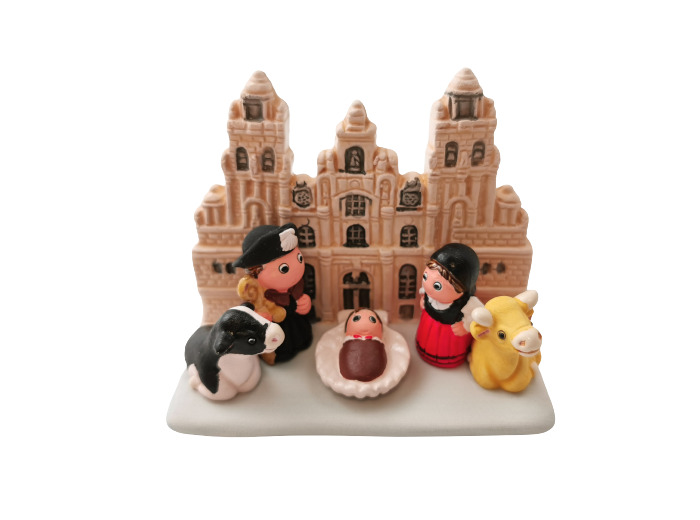 CRECHE en céramique BLOC 8x7cm- ST JACQUES DE COMPOSTELLE