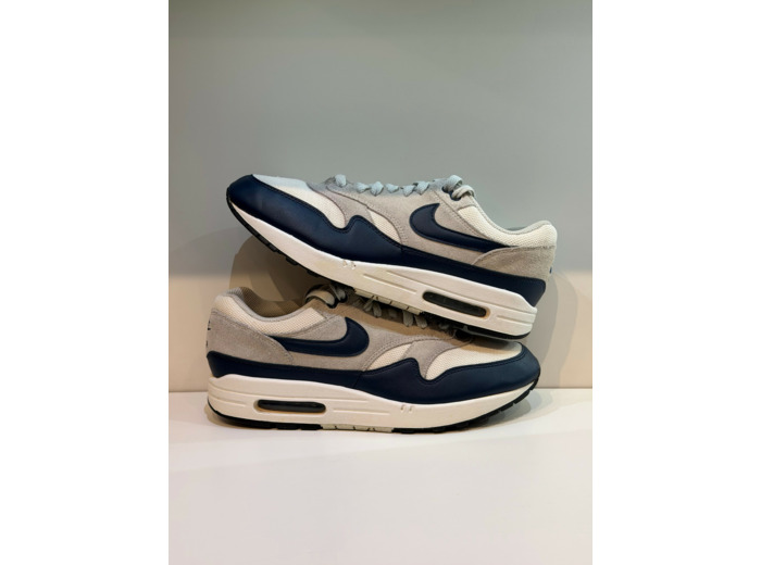 Nike Air Max 1 Essential Summit White Armory Navy — T. 43 (Seconde main)