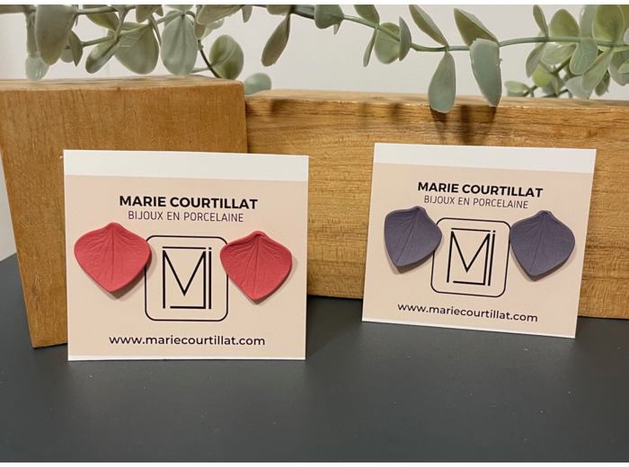 Clous d'oreille en porcelaine colorée