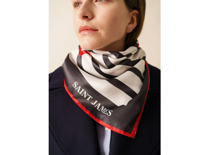 Foulard carré rayé à motifs coeur
