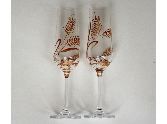 Lot de deux flutes à champagne peintes à la main et personnalisables au coloris doré décorées de feuillages pour fêter ses noces de froment