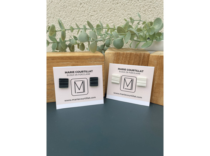 Clous d'oreille en porcelaine blanche ou noire