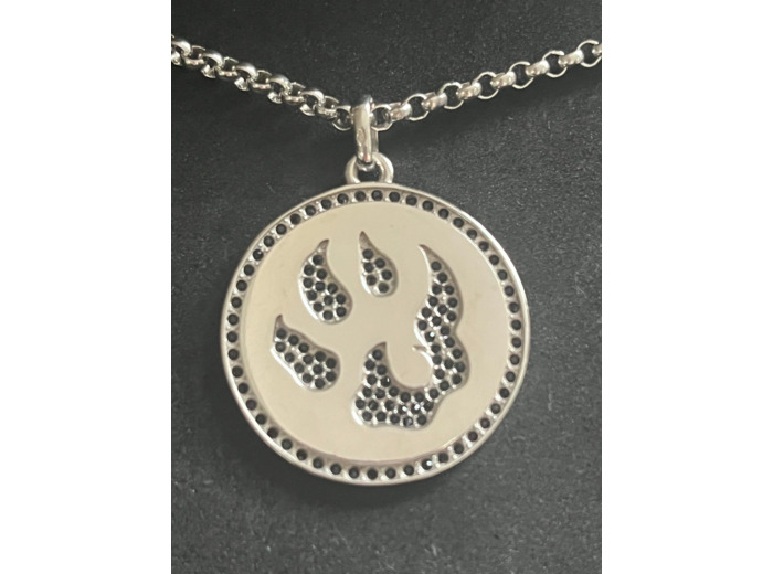 Médaille Malabar Manufacture patte de chien, argent massif, pierres Swarovski full strass Jet