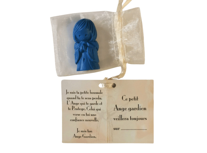Ange Gardien Garçon -en Albaster 4,5cm colorisé bleu dans tulle