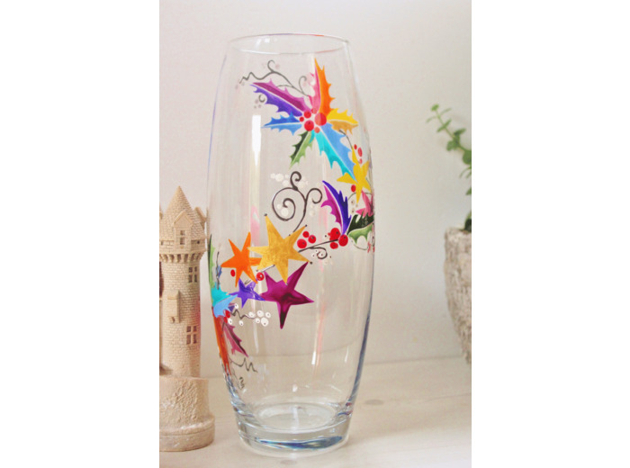 Beau Vase peint à la main sur le thème de Noël décoré de houx et étoiles très colorées pièce unique et artisanale, signée et numéroté