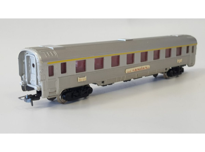 Gégé HO WAGON VOYAGEUR AQUILLON GRIS BANDE JAUNE SANS BOITE