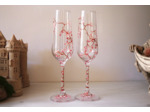 Lot de deux flutes à champagne peintes à la main sur le thème des cerisiers du Japon au coloris rose et cuivre, pièces originales et uniques
