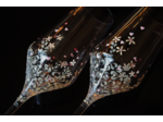 Lot de deux flutes à champagne peintes à la main personnalisables décorées de jolies fleurs blanches crème et de petits coeurs roses