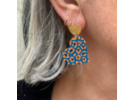 Boucles d'oreilles coeur coloris bleu motif léopard orange.