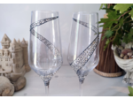 Flutes peintes à la main décorées de petites fleurs en forme de spirale blanches nacrées et argentés en relief