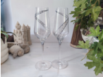 Flutes peintes à la main décorées de petites fleurs en forme de spirale blanches nacrées et argentés en relief