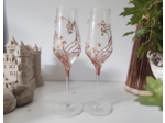 Verres à pied décorés à la main personnalisable représentant des volutes cuivrées agrémentées de petits strass dorés