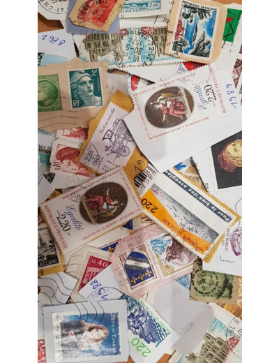 TIMBRES DE FRANCE MELANGE DE FORMATS ET COMMEMORATIFS SUR FRAGMENTS