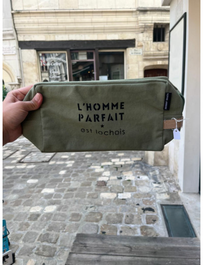 Trousse de toilette personnalisée " l'homme parfait est lochois"