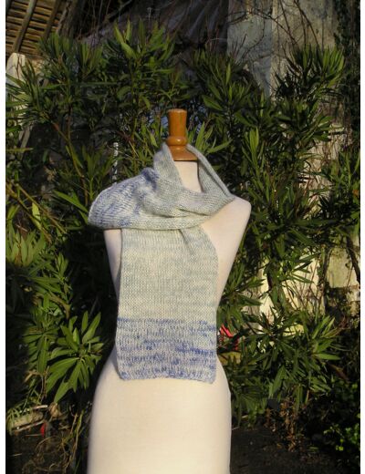 Echarpe Cachemire bleu/ écru tricotée