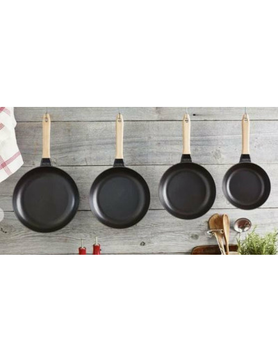 POELE EN FONTE 28 CM