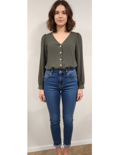 IN APRIL 1986 CHEMISIER 5769