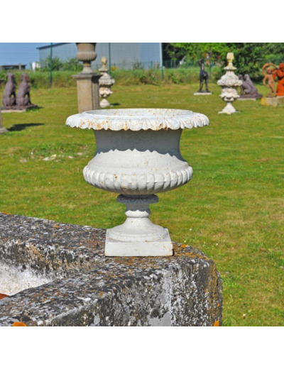 Vase Médicis fonte blanc patiné 26cm