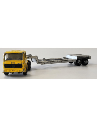 CAMION MERCEDES SEMI-REMORQUE AVEC PLATEAU MAJORETTE 1/100 SANS BOITE