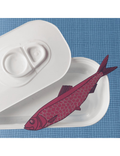 Broche sardine coloris rose foncé écailles argentées