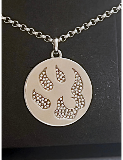 Médaille Malabar Manufacture patte de chien en argent massif et pierres Swarovski Crystal