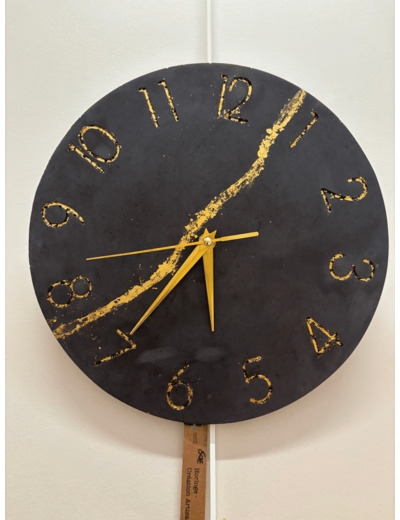 Horloge en Jesmonite