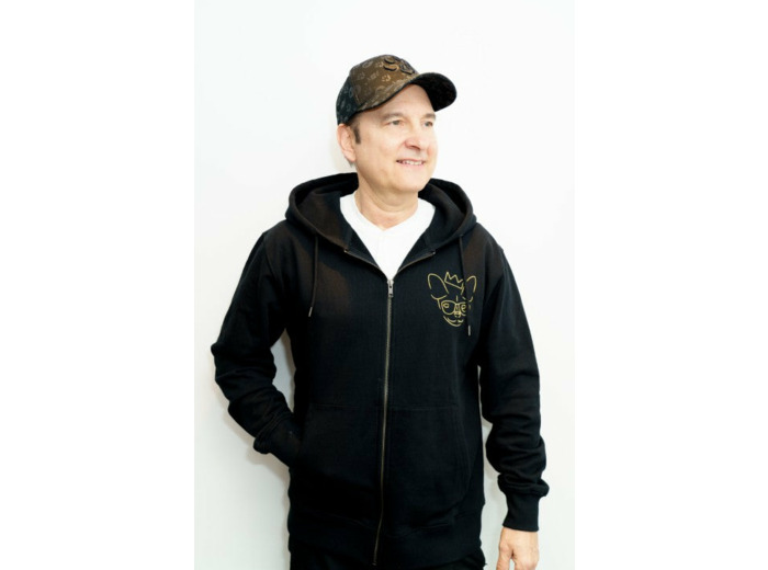 Une veste brodée à capuche zippée "Oh la la Chihuahua", un look qui bouge tout comme toi !