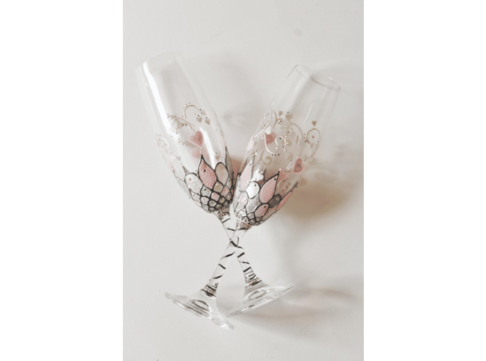 Duo de flutes à champagne en cristal peintes à la main et décorées de petits coeurs roses tendres, pièces originales et uniques