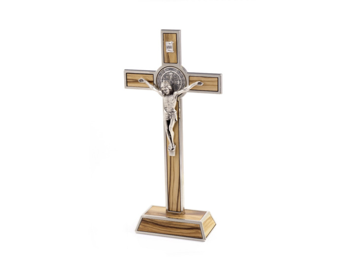 Croix ST Benoît sur PIED- 20x10cm- métal argenté + BOIS