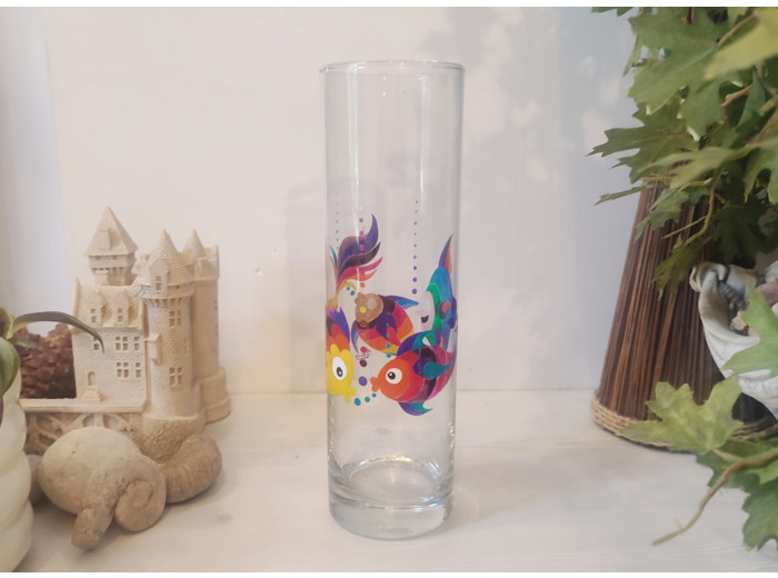 Grand vase peint à la main très coloré représentant une colonie de petits poissons multicolores qui se promènent dans leur aquarium