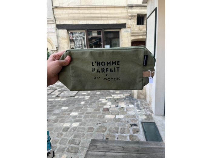 Trousse de toilette personnalisée " l'homme parfait est lochois"