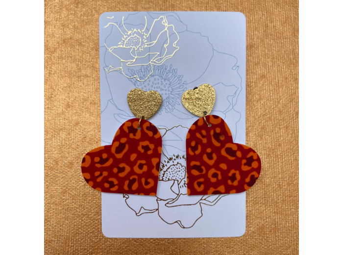 Boucles d'oreilles coeur coloris rouge motif léopard orange