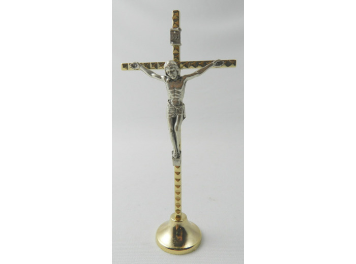 Crucifix métal doré martelé 11cm - Christ argenté sur pied