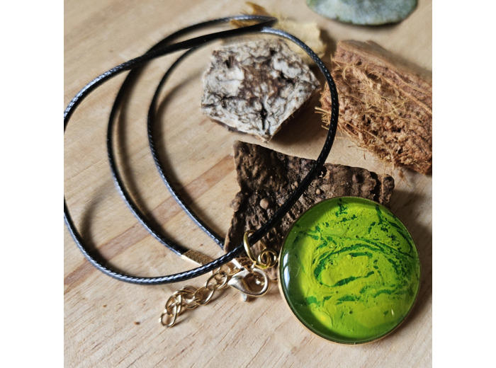 Collier en cordon ciré noir unique fait main (pendentif or 30mm)