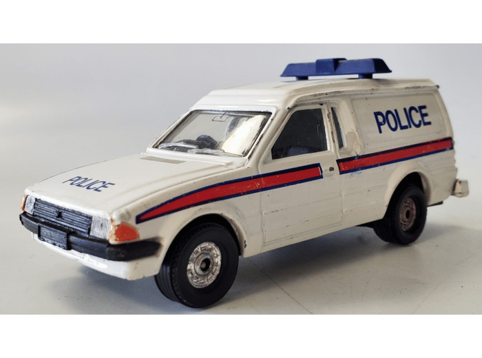 FORD ESCORT POLICE CORGI 1/43 SANS BOITE