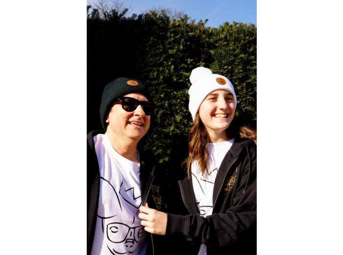 Bonnet à pompon brodé Oh la la Chihuahua  / Jean-Marc Généreux