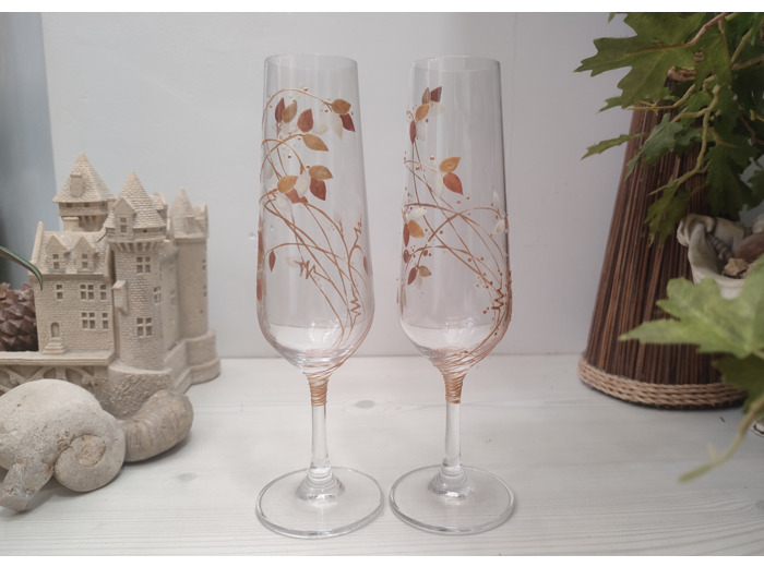 Verres à pied en cristal décorés à la main représentant de jolies fleurs de dune