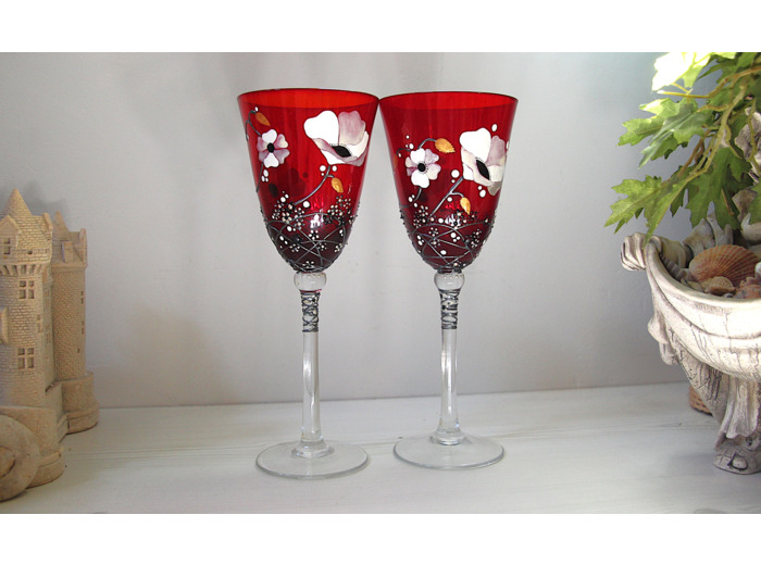 Jolis verres rouges en cristal peints à la main personnalisables décorés de fleurs de coquelicots blancs sertis étain
