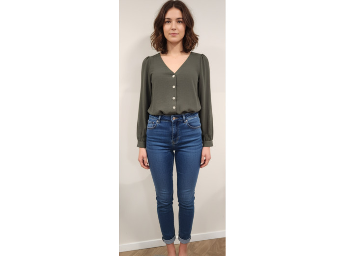 IN APRIL 1986 CHEMISIER 5769