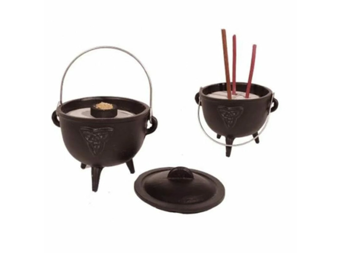 Chaudron en fonte triquetra