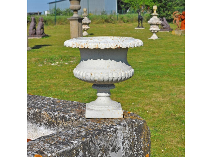 Vase Médicis fonte blanc patiné 26cm