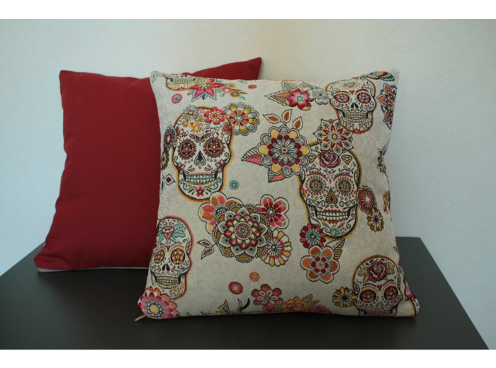Coussin imprimé crâne et fleurs