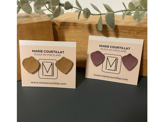 Clous d'oreille en porcelaine colorée