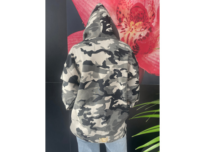 Sweat à capuche camouflage logo "petite patte de chien" collection été 2024.