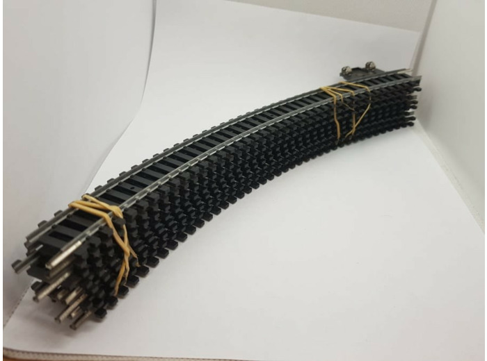 LIMA HO LOT DE 8 RAILS COURBES DONT 1 RAIL D'ALIMENTATION R360