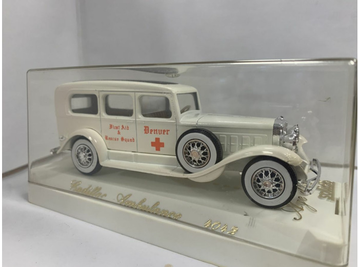 CADILLAC AMBULANCE REF 4042 1/43 BOITE D'ORIGINE